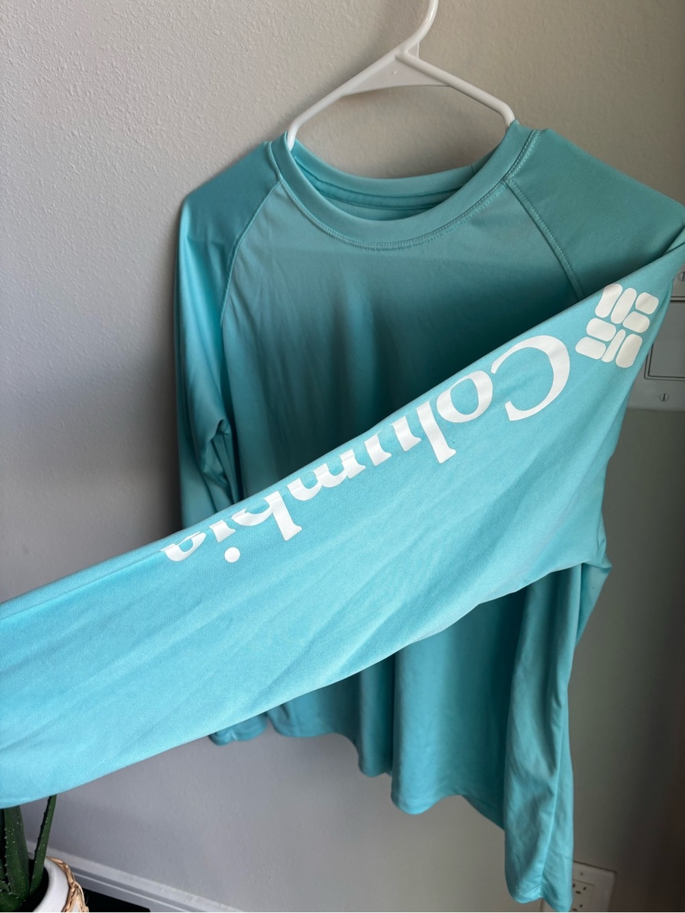 Columbia women’s Long-Sleeve PFG in Aqua Blue large size - Picture 3 of 6